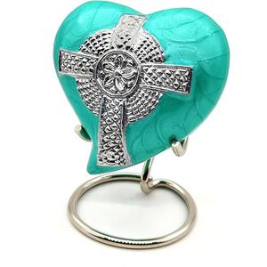 Urna de cremación de recuerdo en forma de corazón única para cenizas humanas hecha a mano en latón y urna de entierro de recuerdo grabada a mano en casa - Product Image 3