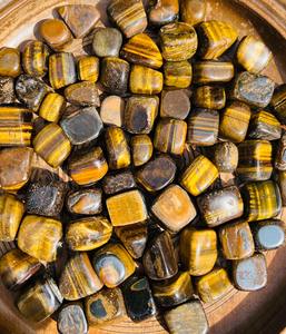 Pierres de dégringolade d'oeil de tigre de haute qualité cristaux en vrac Feng Shui polis pour la guérison en gros - Product Image 1