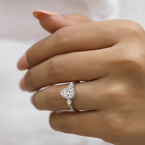 Bague de fiançailles à trois pierres en diamant Moissanite taillé en poire 2 carats, bague de mariage en diamant Trilogie taillée en poire Cadeau parfait pour elle - Product Image 2