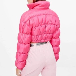 Chaqueta corta y acolchada con logotipo personalizado, abrigos para mujer con cuerdas gruesas y cálidas, chaquetas acolchadas de bombardero de invierno personalizadas - Product Image 3