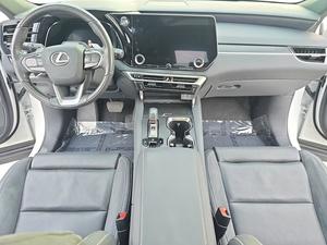 Lexus RX 350 2024, RX 350 Luxe, moteur 4 cylindres essence, 5 places, SUV/Crossover automatique - Product Image 4