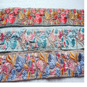 Cordones bordados a máquina hechos a medida en tres colores en diseños florales y para vestidos de novia en 1,75 pulgadas de ancho - Product Image 1