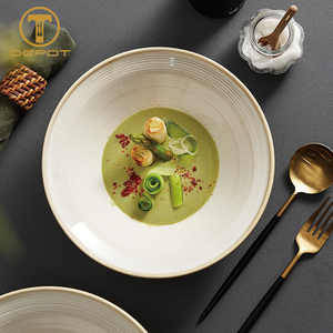 Bol en céramique beige de 10 pouces avec bord doré, <span class=keywords><strong>assiette</strong></span> creuse texturée pour restaurants et bistrots européens, approvisionnement commercial en gros - Product Image 1
