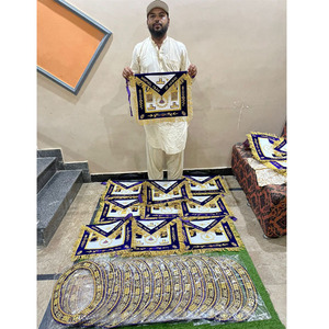 ผ้ากันเปื้อนพิธีกรรมเมสัน รุ่นผู้เชี่ยวชาญ (Past Master) ปักลายทอง พร้อมปลอกคอแบบโซ่ ด้านหลังกำมะหยี่สีน้ำเงิน สำหรับพิธีกรรมเมสัน รอยัล อาร์ช ผู้พิธีกรรมยศสูง (Past High Priest) - Product Image 3