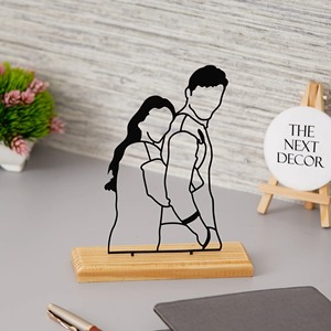 Estatua de Pareja de Metal Negro Atractiva con Base de Madera, Pieza Decorativa Perfecta para Interiores Elegantes y Cálidos de la India - Product Image 5