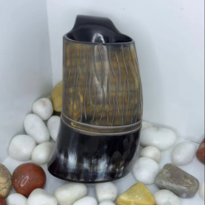 Corne de boeuf polie tasse à boire de bière corne d'hydromel Viking écologique avec style animal pour les reconstitutions historiques - Product Image 1