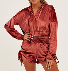 Conjuntos de 2 Piezas de Tops y Shorts Sexys para Mujer, Ropa de Dormir de Lujo, Pijama de Terciopelo, por Encima de la Rodilla, Invierno 2026 - Product Image 1