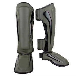 Espinilleras de Fútbol de Cuero Personalizadas con Impresión de Logotipos, Diseño Ligero, Cierre de Velcro, Protección, Hechas en Pakistán - Product Image 1