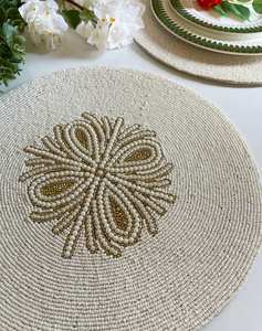 Napperon perlé Chargeur rond fait à la main pour salle à manger de luxe et décor de vacances Pièce unique perlé à la main, napperon, pendaison de crémaillère - Product Image 2