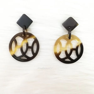 ต่างหูทรงแตรสไตล์แอฟริกันสำหรับผู้หญิงต่างหูแบบห้อยประดับเพชรแบบหยาบดีไซน์ไม่เหมือนใคร - Product Image 1