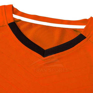Uniformes de football 2024 les plus vendus, haute qualité, 100% polyester, respirants, confortables, couleur personnalisée, nom de l'équipe, logo, service OEM - Product Image 2