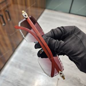 แว่นกันแดดฮิปฮอปกรอบสีแดงเข้มปรับแต่งได้จี้แฟชั่นหรูหรา VVS Moissanite พร้อมจี้ป้องกันแสงสะท้อนสำหรับผู้ชาย - Product Image 3