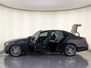 Mercedes-Benz Classe E 2.0 E200 AMG Line Berline d'occasion 2019 Sièges en cuir Transmission automatique Haute qualité LHD/RHD Voiture d'occasion - Product Image 5