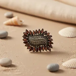 แหวนเงินแท้ 925 ประดับพลอยธรรมชาติ ชุบโรเดียมสีโรสโกลด์ ดีไซน์ทันสมัย ประดับพลอยโกเมนและมาร์คาไซต์ - Product Image 1