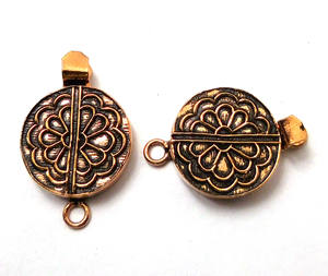 29X19X5mm Broche de caja de varios hilos 18K chapado en oro geométrico Prem Bhaya Broche de joyería B786 - Product Image 1