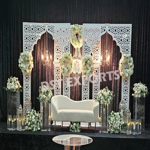Scène de mariage minimaliste avec panneaux d'arche design Scène de panneau d'arche moderne pour les mariages élégants Configuration de mariage simple et élégante - Product Image 4
