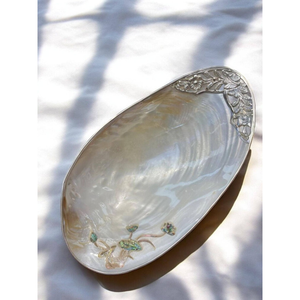 Plateaux en nacre de qualité supérieure : élégants plats et cuillères sculptés à la main avec bordure dorée pour une décoration de table haut de gamme (22-31 cm) - Product Image 4