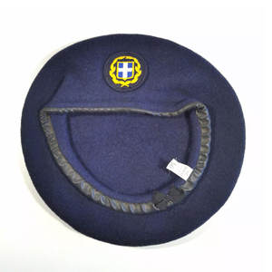 Bérets de style unique fabriqués au Pakistan, personnalisables selon votre propre design, en vente en ligne - Product Image 1