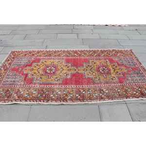 Alfombra Turca de 4.3x8.3 pies, Alfombra de Lana Roja Vintage con Diseño Ombré - Product Image 3