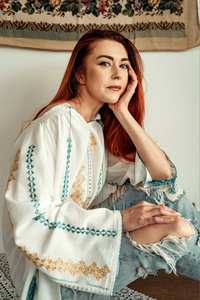 Blusa Ucraniana de Manga Larga con Bordado Personalizado para Mujer, Blusa Romena de Lujo con Cuello en V - Product Image 4