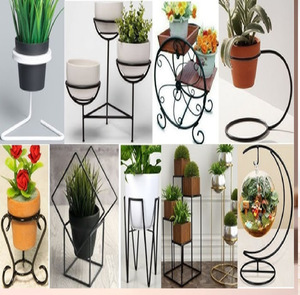 Juego de dos jarrones negros mate y dorados con motivos de ramas florales. Elegante conjunto de dos piezas disponible a precios de mayoreo. - Product Image 4