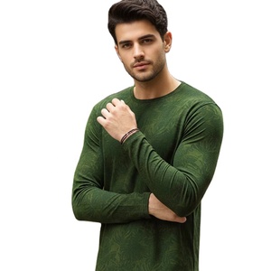 เสื้อยืดแขนยาวทรงสลิมลำลองสำหรับผู้ชาย ลายพิมพ์ด้านข้าง ผ้าริบยืดได้ ปรับแต่งโลโก้ได้ - Product Image 1