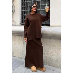 Conjunto de Falda Midi y Prendas de Punto 10231 Hecho de Tela de Lana Suave - Product Image 3