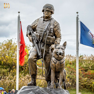 Statue militaire de soldat et de chien en bronze Sculpture commémorative extérieure pour la décoration de parc public - Product Image 1