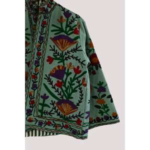 Veste en velours floral pour femme, élégante et moderne, brodée à la main par des artisans utilisant des techniques traditionnelles, tissée et respirante - Product Image 4