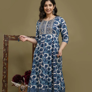 Elegante Kurti Anarkali Estampado en Azul Índigo con Escote Bordado, Estilo Étnico Informal, Tela Suave y Transpirable - Product Image 1