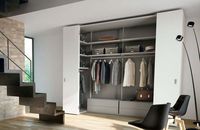 Armoire de chambre haute, moderne, sur mesure, ouverte, combinée, en bois et métal, pliable, pour vêtements