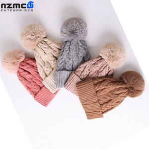 Super Qualité 100% Acrylique Commun Hiver Chaudement Rayé Bonnet Tricoté Personnalisé avec Logo Personnalisé pour Usage Extérieur Unisexe Adulte - Product Image 3