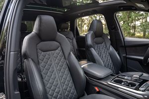 พร้อมจัดส่ง รถพวงมาลัยขวา/ซ้าย ปี 2021 A-U-D-I SQ7 - Product Image 5