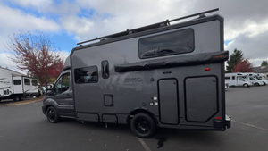 Autocaravana Ford Gris, Remolque de Viaje Estilo Moderno, Vehículo Clase C, Camper, Caravana en Venta a Bajo Precio - Product Image 2