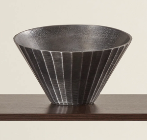 Cuenco de metal de aluminio hecho a mano de alta calidad, acabado dorado, Decoración de mesa sostenible y ecológica para hoteles y restaurantes - Product Image 1