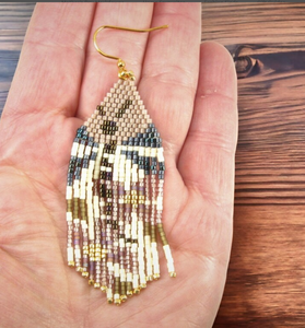 Dragonfly Dance in Mauve Delica Seed Bead Fringe Borla Pendiente Fringe Borla Pendientes-Dorado-Largo - Product Image 2
