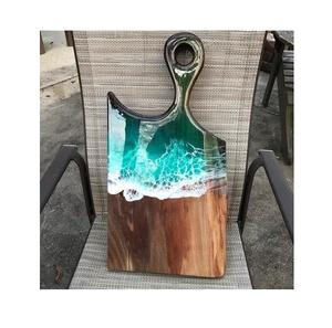 Tabla de cortar de resina exótica con base de madera con diseño de galaxia, ideal para la cocina, servir charcutería y regalar - Product Image 4