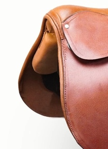 Selle anglaise en cuir souple de haute qualité Siège de dressage respirant pour l'équitation compétitive Prix du produit - Product Image 2