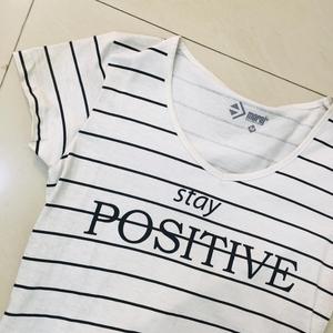 เสื้อยืดผู้หญิงผ้าฝ้ายสีขาวมีเพชรประดับด้วยเลื่อมสไตล์ลำลองเสื้อยืดสำหรับ100% ลายกราฟิกออกแบบกำหนดเองพิมพ์โลโก้วัยรุ่น - Product Image 4