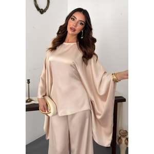 Traje con Capa Beige - Beige - Product Image 2