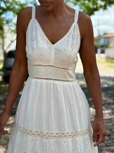 Robe d'été Tie-Dye rayonne vibrante pour femmes longue dentelle de créateur avec travail à la main et tenue décontractée col en V dos nu longue robe - Product Image 3