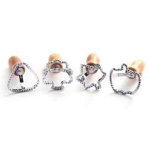 <span class=keywords><strong>Molde</strong></span> para Raviolis <span class=keywords><strong>de</strong></span> Halloween, <span class=keywords><strong>Cortador</strong></span> <span class=keywords><strong>de</strong></span> Galletas <span class=keywords><strong>de</strong></span> Aleación <span class=keywords><strong>de</strong></span> Zinc, <span class=keywords><strong>Molde</strong></span> para Hacer Raviolis con Mango <span class=keywords><strong>de</strong></span> Madera - Product Image 3