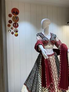 Lehenga Choli Tradicional de Navratri para Mujer, Vibrante Conjunto de Chaniya Choli, Ropa Étnica India, Algodón Khadi Puro, Trabajo Aari Elaborado - Product Image 4