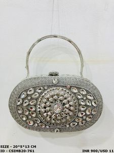 Embrague de noche de cristal y metal hecho a mano con detalles opulentos para mujeres sofisticadas en eventos de élite - Product Image 3