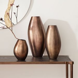 Vase à fleurs en fer fait main de qualité design avec finition dorée pour vase de table décoratif côtier traditionnel ou moderne - Product Image 3