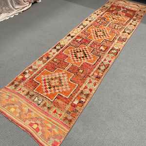 Alfombra Turca Vintage, Alfombra de 2.6x9.9 pies, Alfombra Roja Ikat - Product Image 4