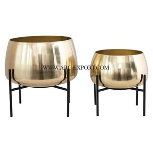 Planteur de plantes à fleurs en métal enduit de poudre blanche conception minimaliste Pots de fleurs de balcon intérieur moderne plante de décoration intérieure - Product Image 2