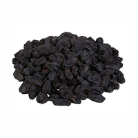 Prunes et raisins noirs séchés en vrac, naturels, biologiques, sains et sucrés, conservés à l'huile
