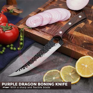 Cuchillo de Deshuesar Damasco Hecho a Mano con Mango de Madera de Agarre Cómodo, Cuchillo de Chef de Acero Inoxidable en Venta - Product Image 2