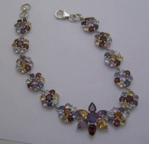 Bracelet fin en argent plaqué platine orné de fleurs en diamant et de perles multi-quartz, pierre de 17,50 carats (formes rondes et poire) - Product Image 1